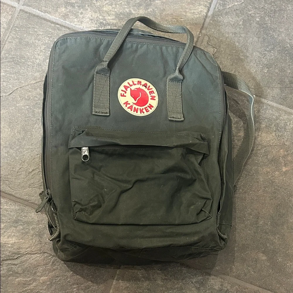 Kånken Fjallraven Graphite Backpack
